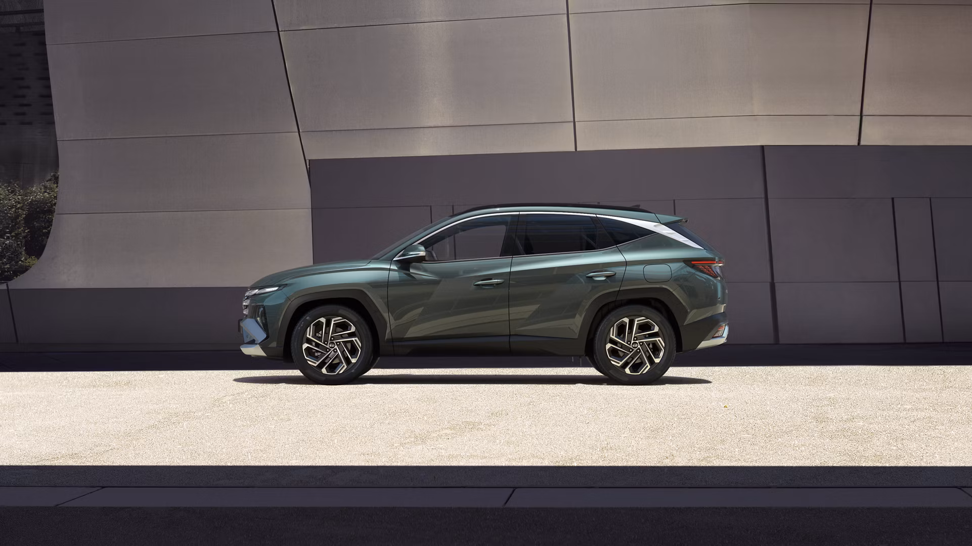 The Hyundai TUCSON Plug-in Hybrid parked next to a building.